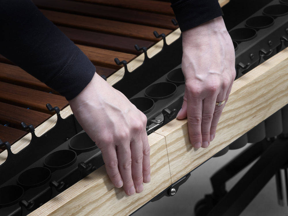 LOCKING RAIL SYSTEM
